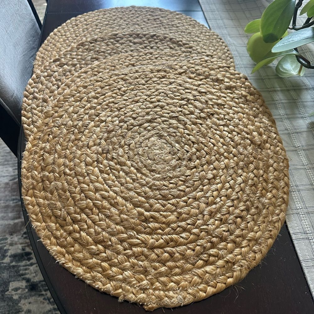 Pier 1 Round Braided Natural Material (4) Placemats